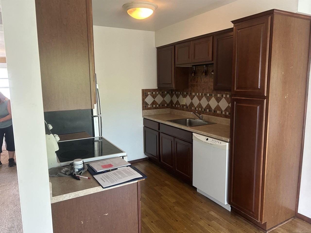 26070 N Lake Dr - Photo 4 of 11