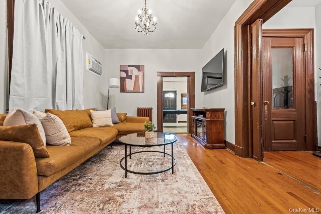 3121 Sedgwick Ave - Photo 6 of 38