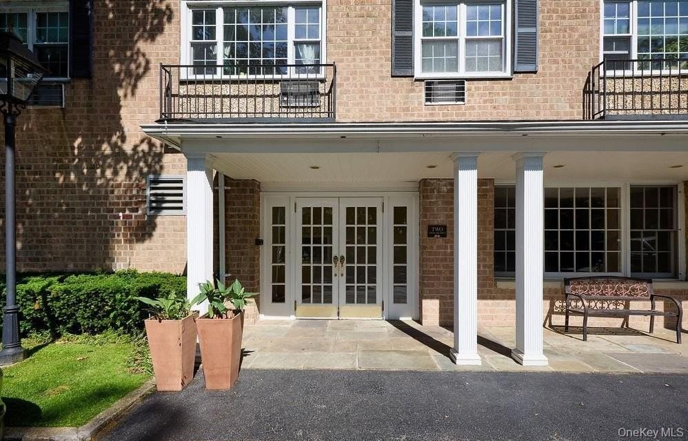 2 Consulate Dr #1J - Photo 4 of 24