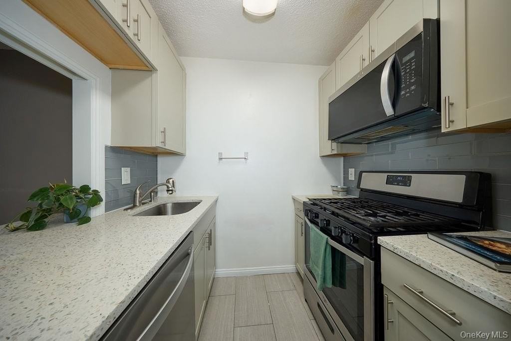 2 Consulate Dr #1J - Photo 7 of 24