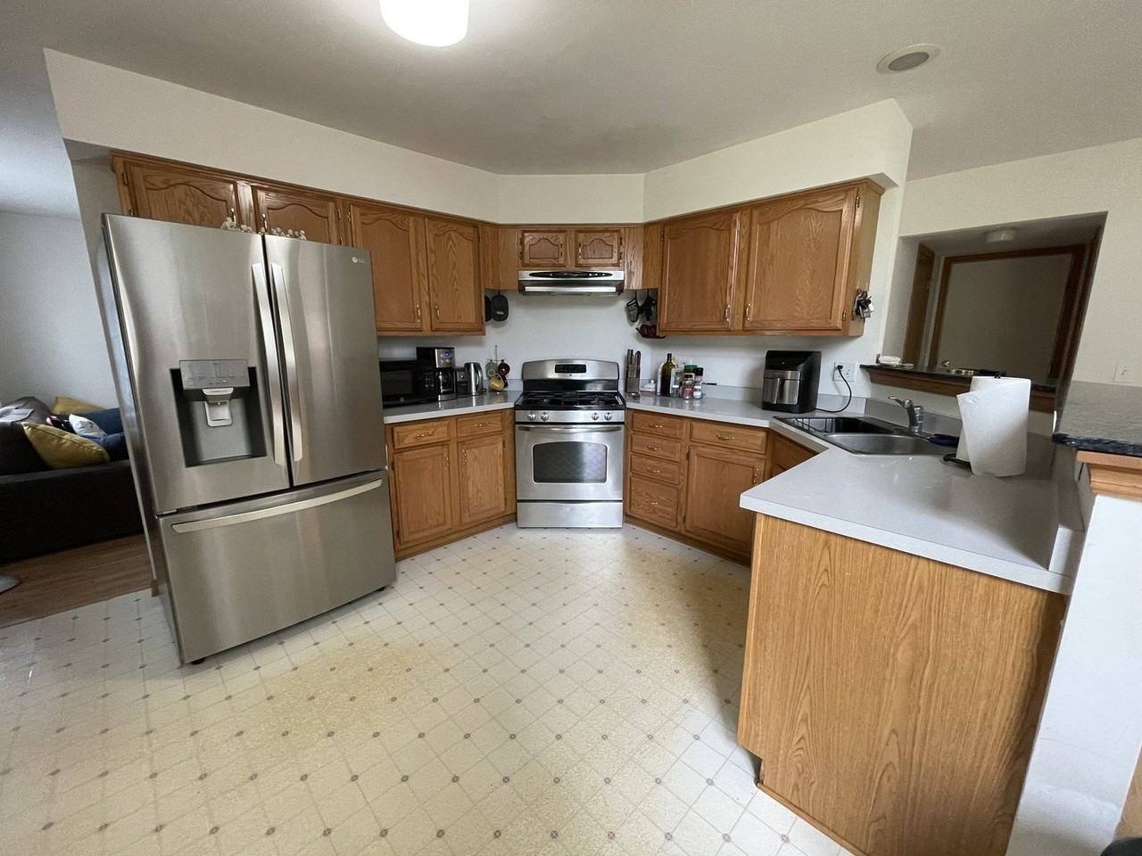 1456 Lancaster Ct - Photo 2 of 18