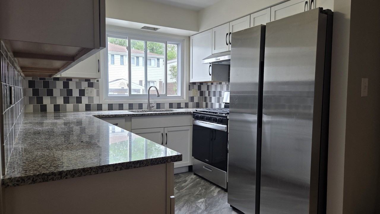 553 W Park Ave #D - Photo 4 of 15