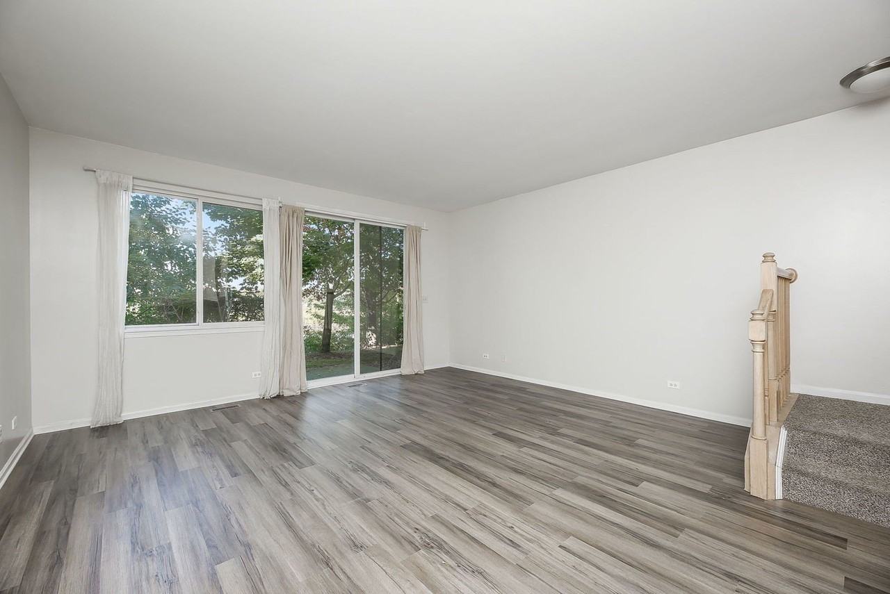 2943 Kentshire Cir - Photo 3 of 16