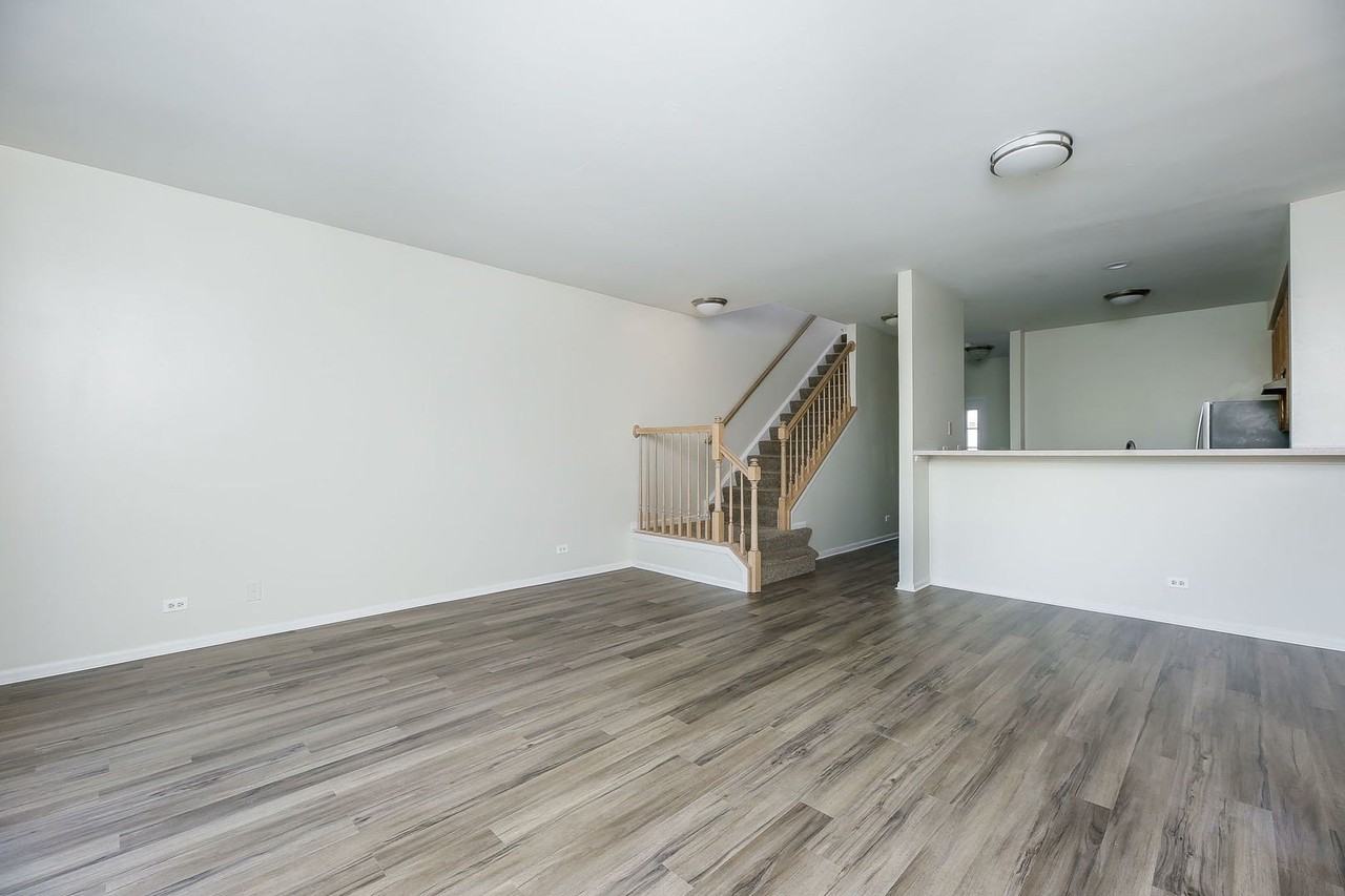 2943 Kentshire Cir - Photo 4 of 16