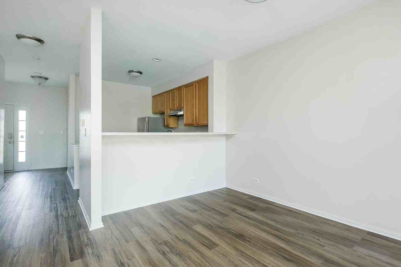 2943 Kentshire Cir - Photo 5 of 16