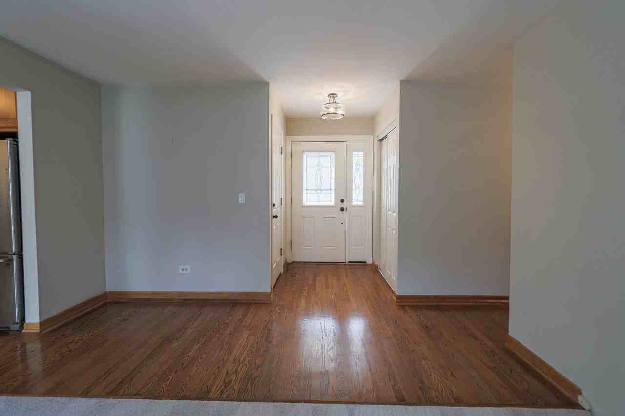1000 Hunter St - Photo 3 of 44