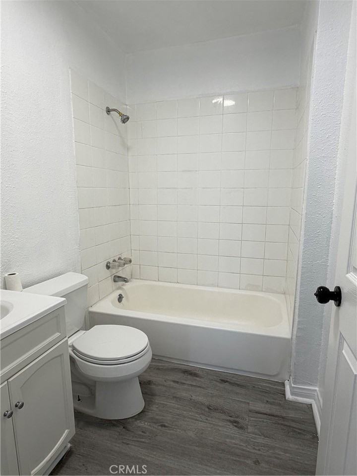 304 W Cedar St - Photo 3 of 9