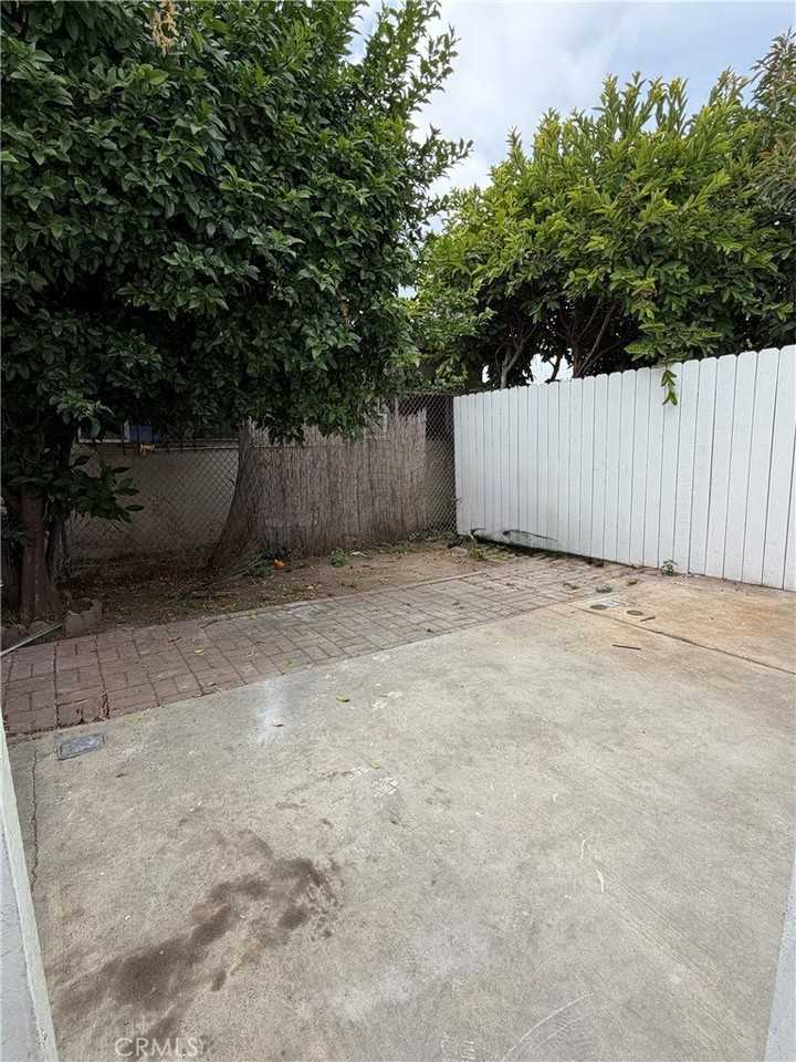 304 W Cedar St - Photo 7 of 9