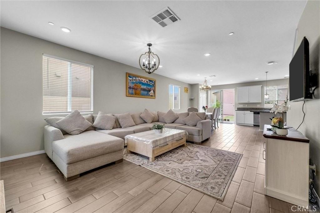 1059 Little Leaf St - Photo 5 of 26