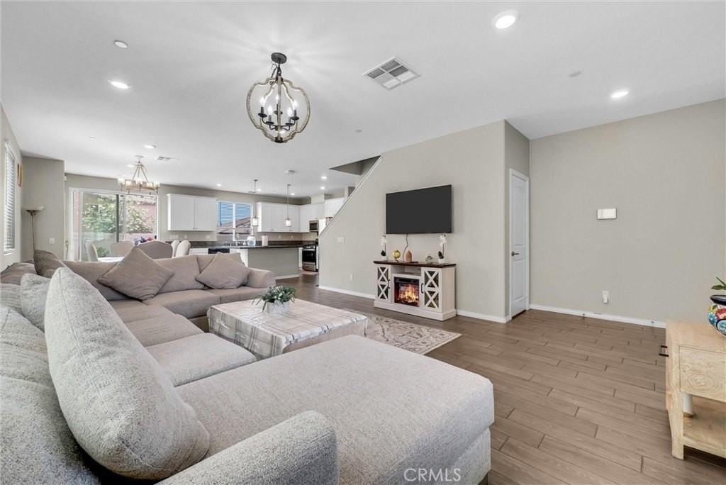 1059 Little Leaf St - Photo 6 of 26