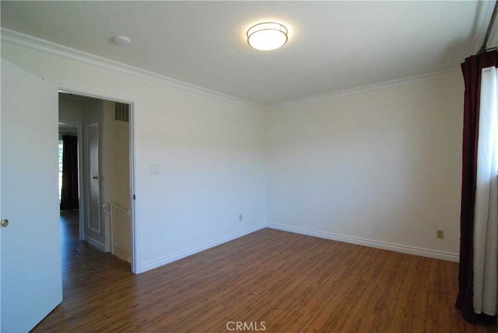 11027 Slater Ave - Photo 6 of 8