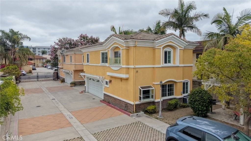 5803 Fullerton Ave - Photo 2 of 37