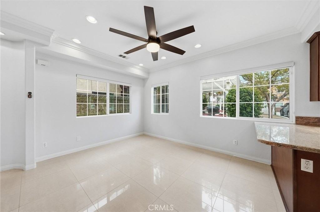5803 Fullerton Ave - Photo 6 of 37