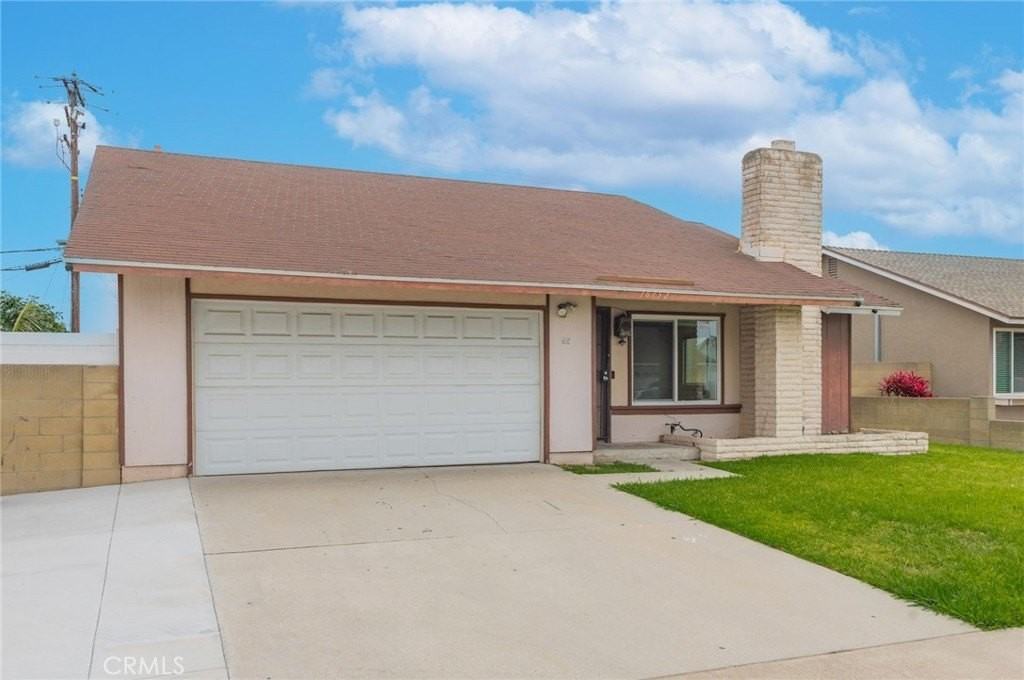 16752 Leafwood Cir - Photo 3 of 25