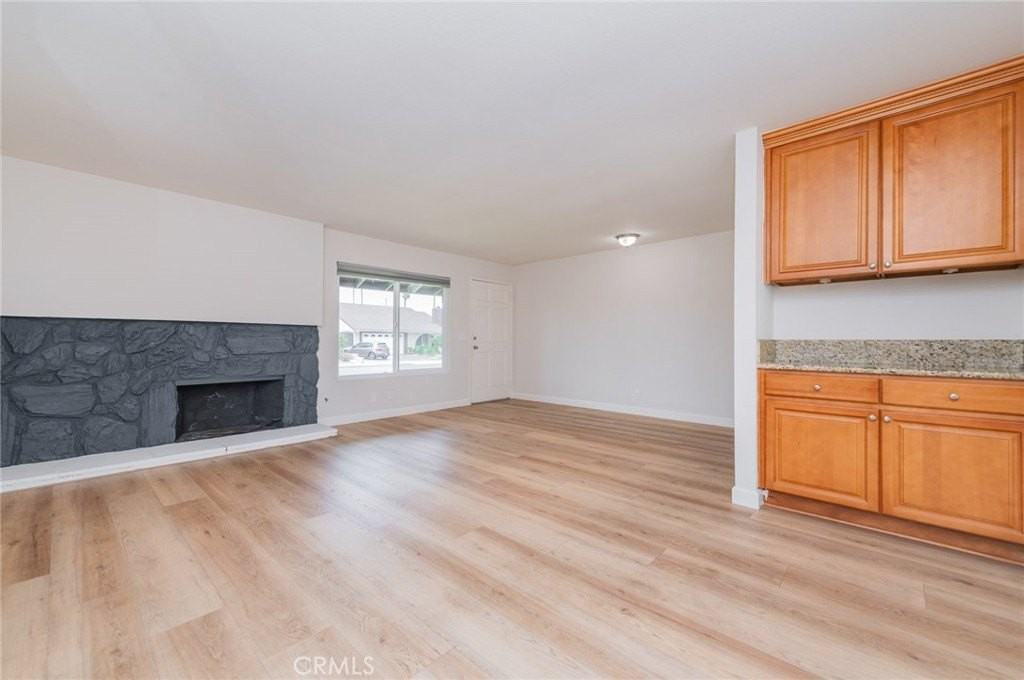 16752 Leafwood Cir - Photo 5 of 25