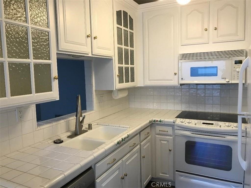 5945 Armaga Spring Rd #B - Photo 5 of 11