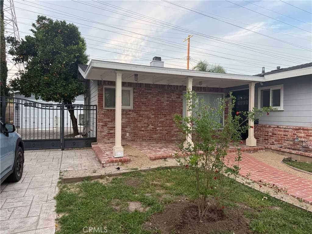 16823 Simonds St - Photo 4 of 19