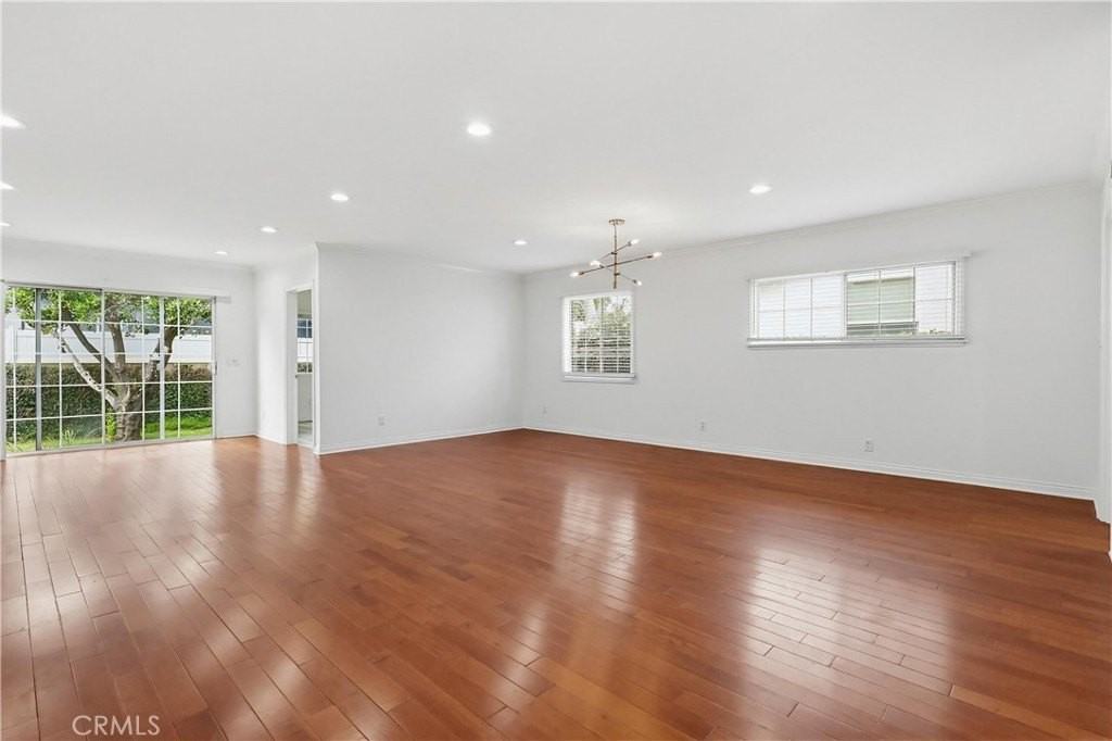 12528 Albers St - Photo 3 of 27