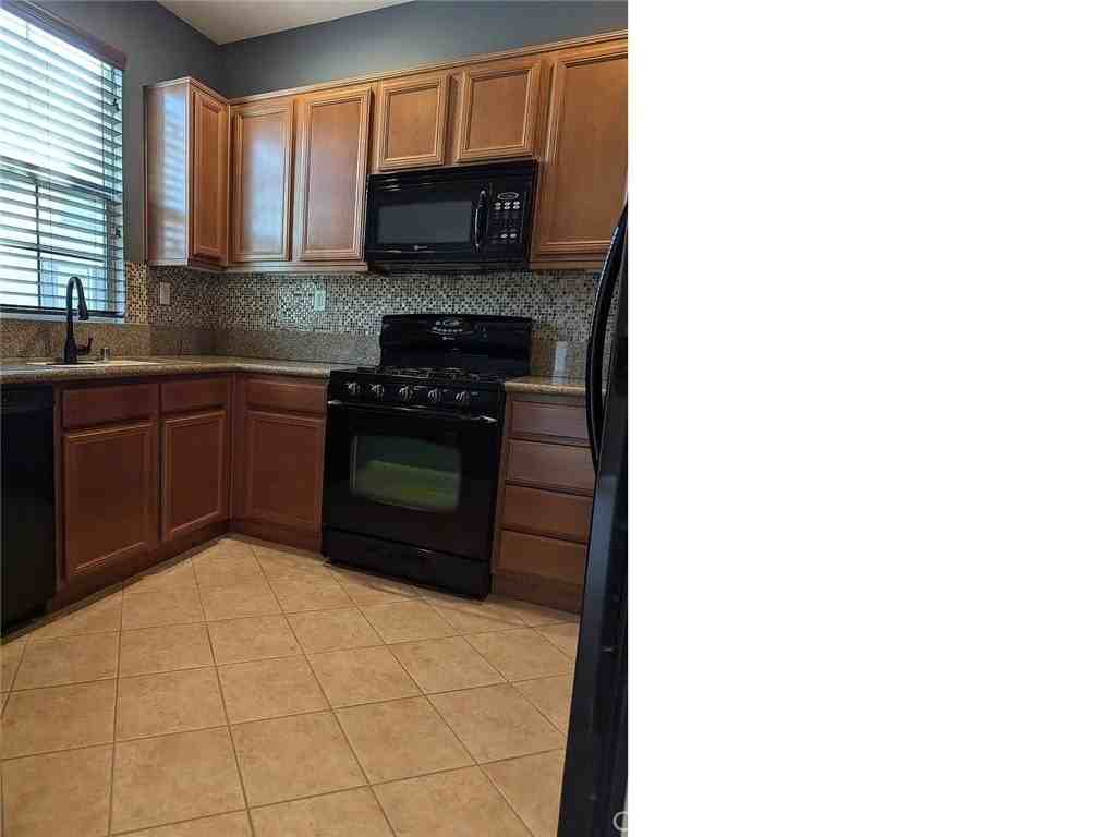 13188 Stellar Ave - Photo 5 of 25
