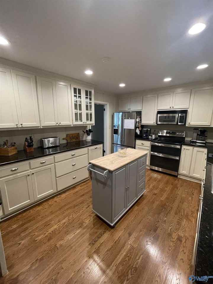 1302 Cleermont Dr Se - Photo 2 of 16