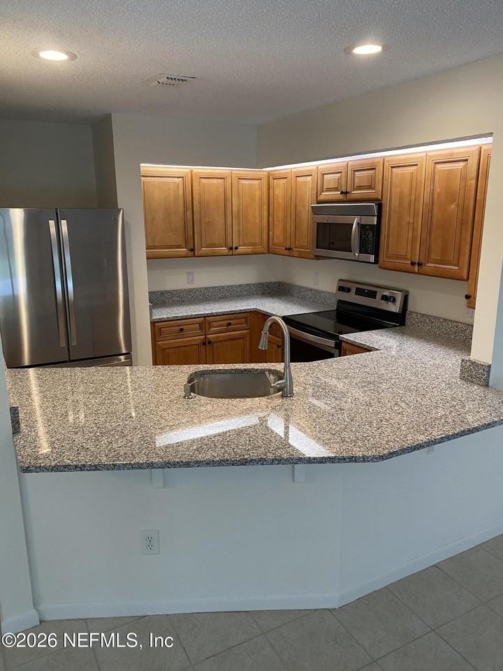 8562 Sturbridge Cir W - Photo 5 of 15
