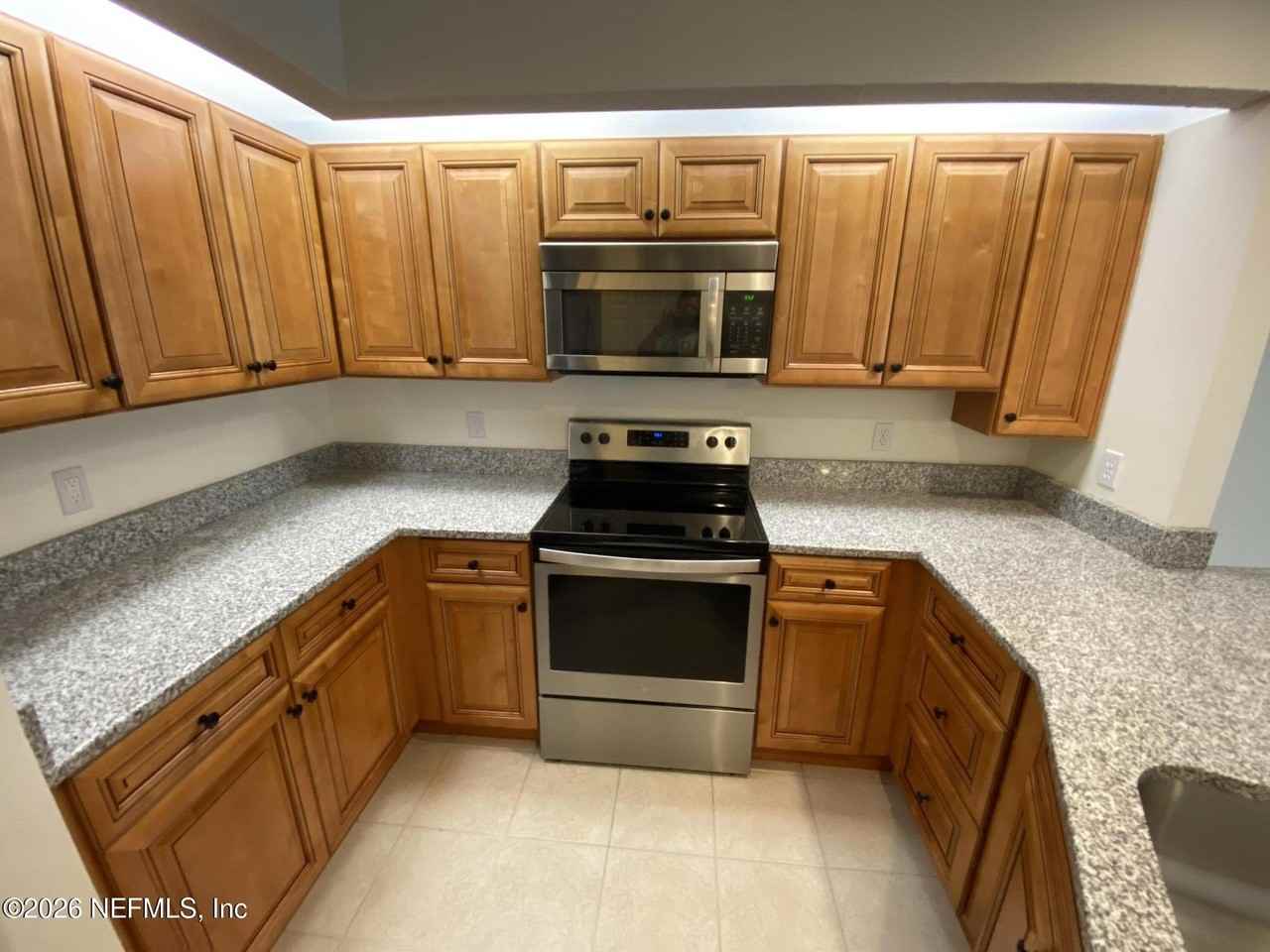 8562 Sturbridge Cir W - Photo 7 of 15