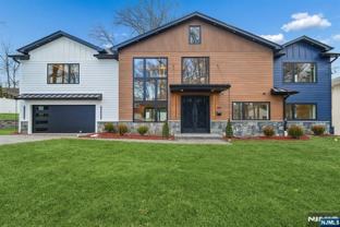 292 Magnolia Ave - Photo 1 of 1