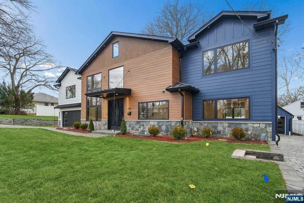 292 Magnolia Ave - Photo 2 of 48