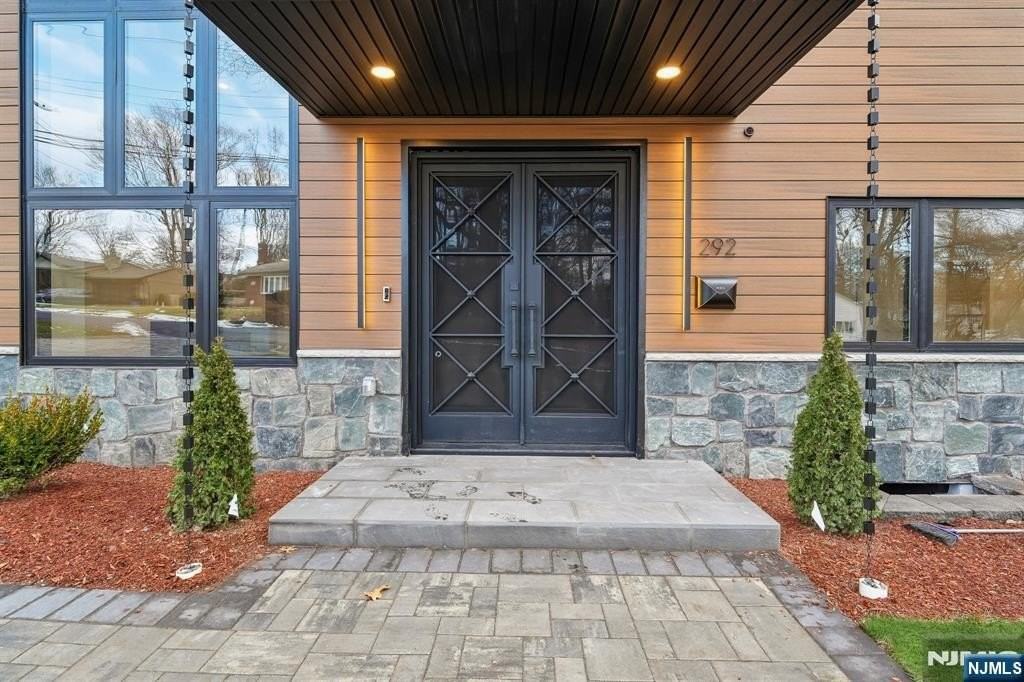 292 Magnolia Ave - Photo 4 of 48