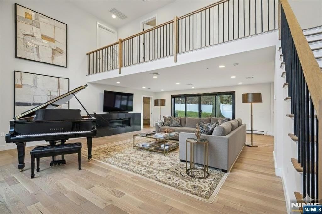 292 Magnolia Ave - Photo 5 of 48