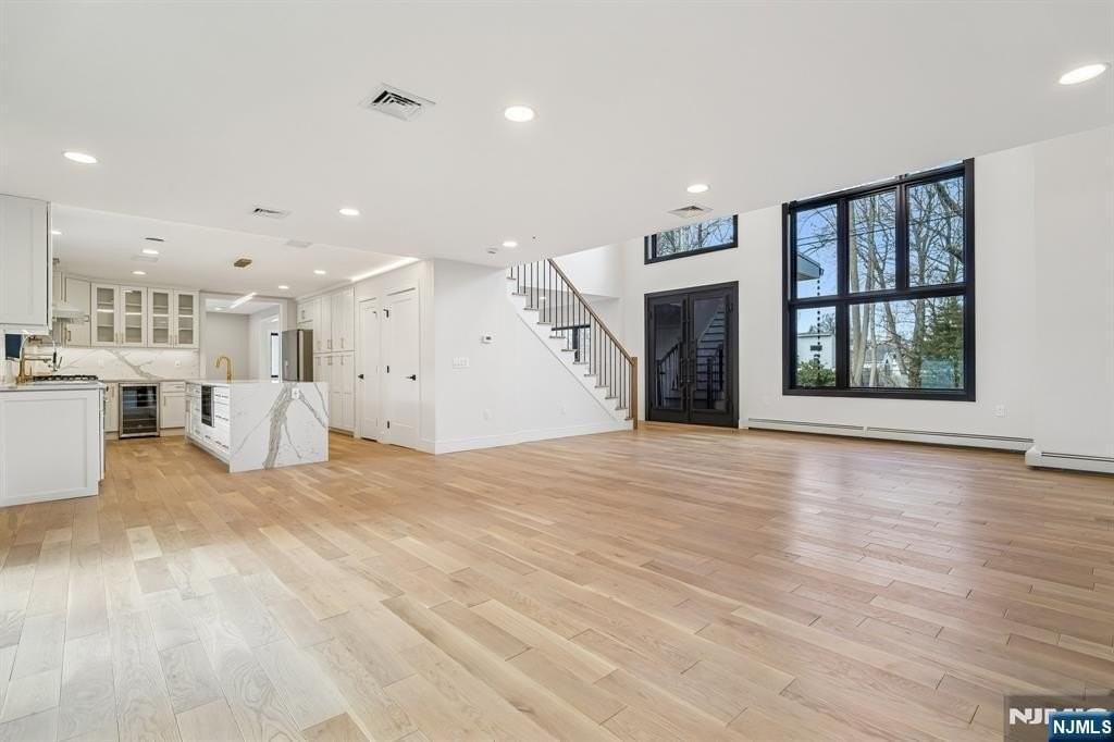 292 Magnolia Ave - Photo 7 of 48