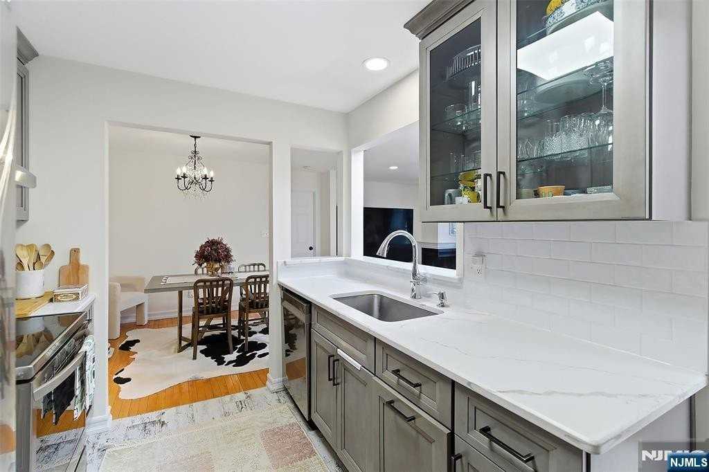 28 Garden Pl #163 - Photo 3 of 23