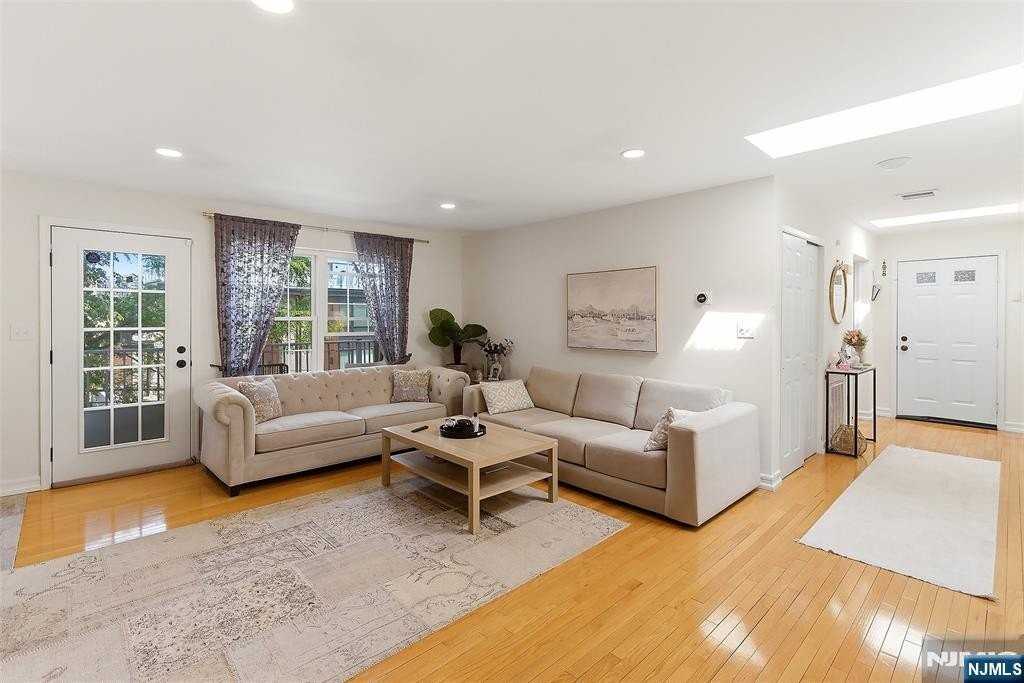 28 Garden Pl #163 - Photo 5 of 23