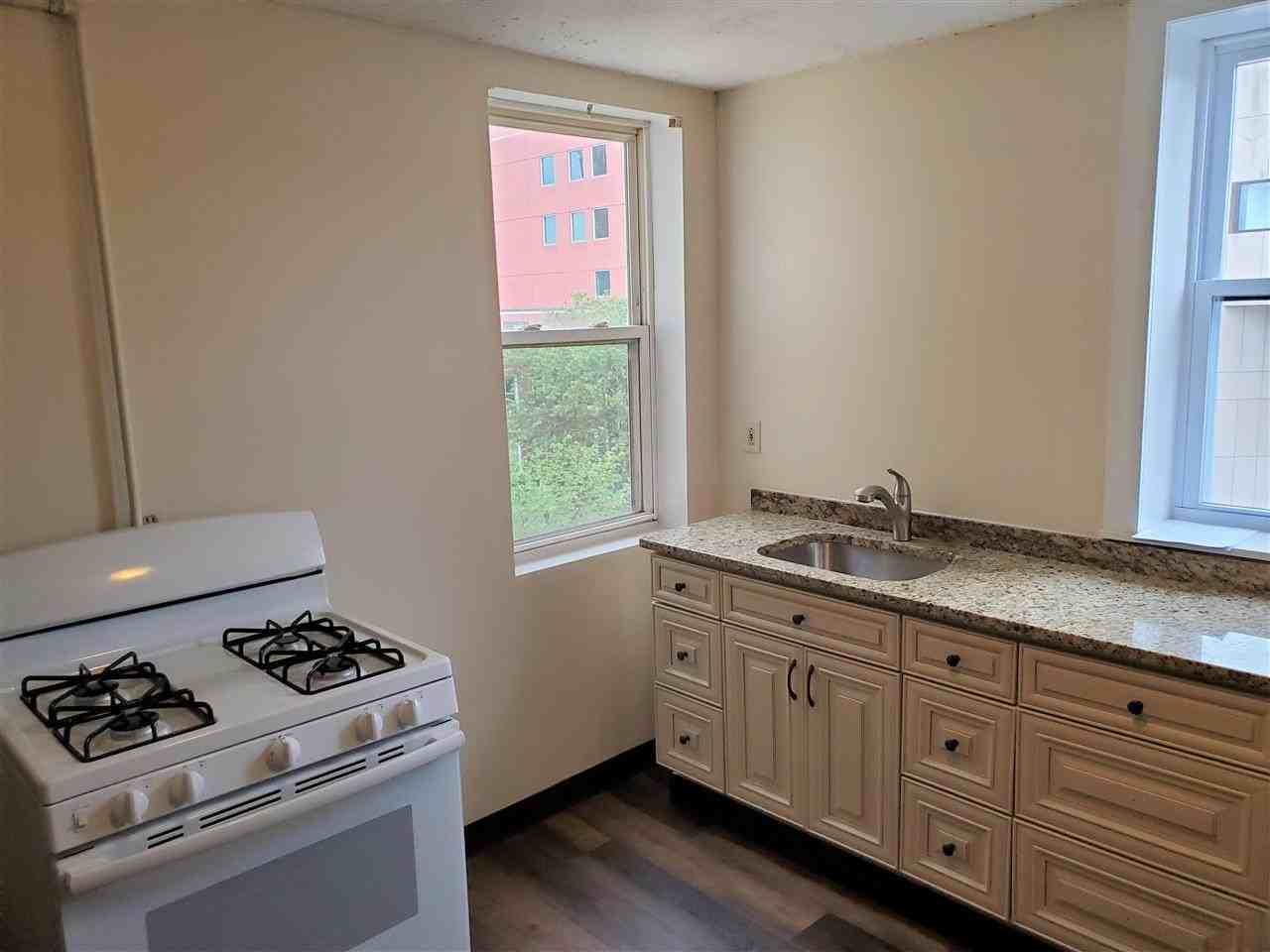 819 Elm St #14 - Photo 3 of 9
