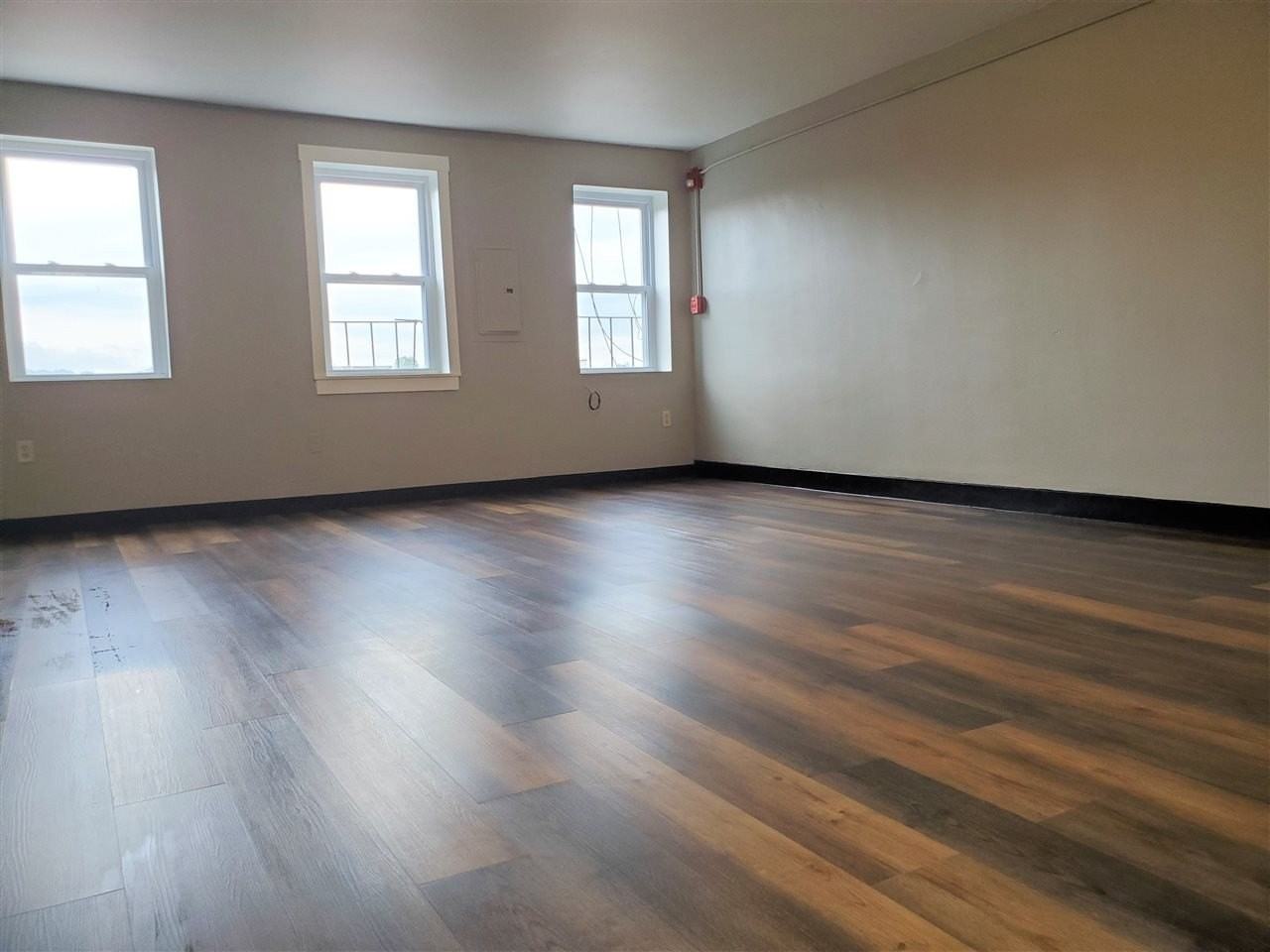 819 Elm St #14 - Photo 7 of 9