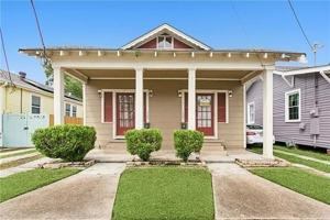 featured image of 727 Voisin St