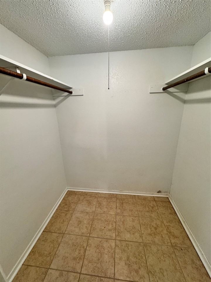 2703 4th St - Photo 3 of 16