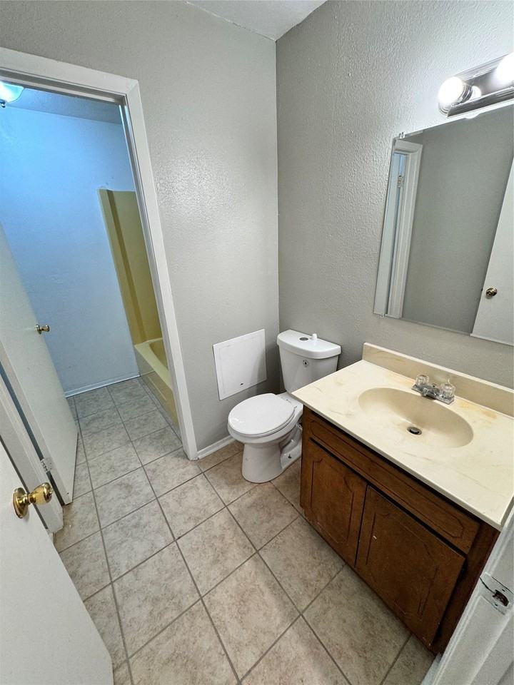 2703 4th St - Photo 4 of 16