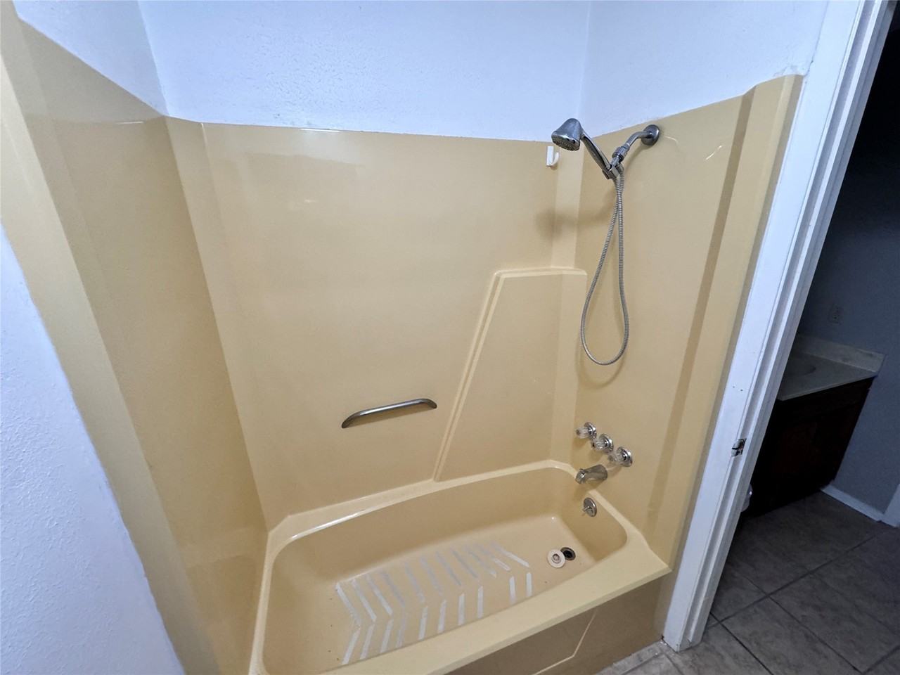 2703 4th St - Photo 5 of 16