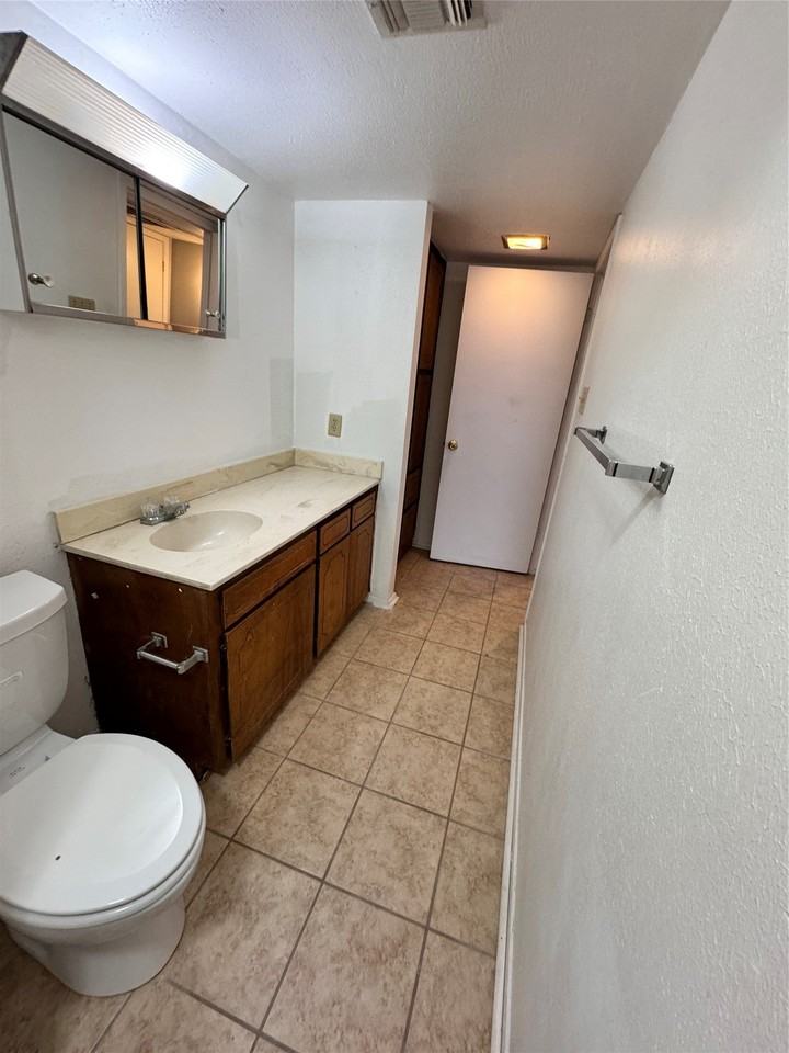 2703 4th St - Photo 6 of 16