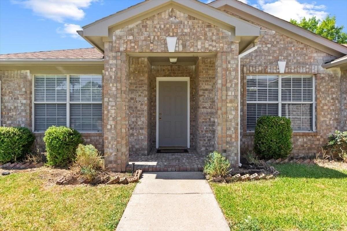 7617 Dockside Dr - Photo 3 of 9