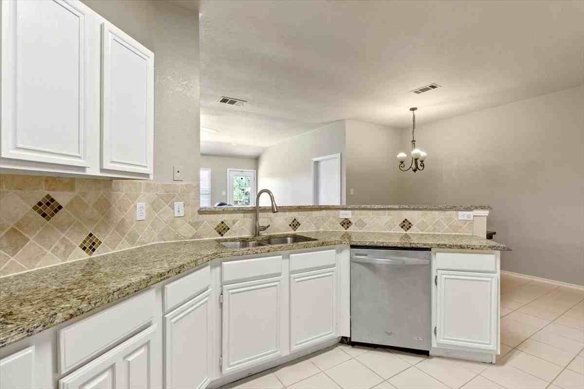 7617 Dockside Dr - Photo 4 of 9
