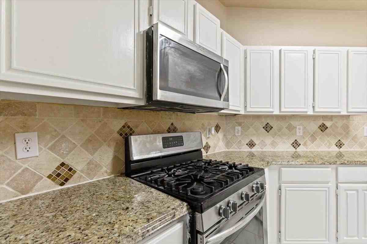 7617 Dockside Dr - Photo 5 of 9