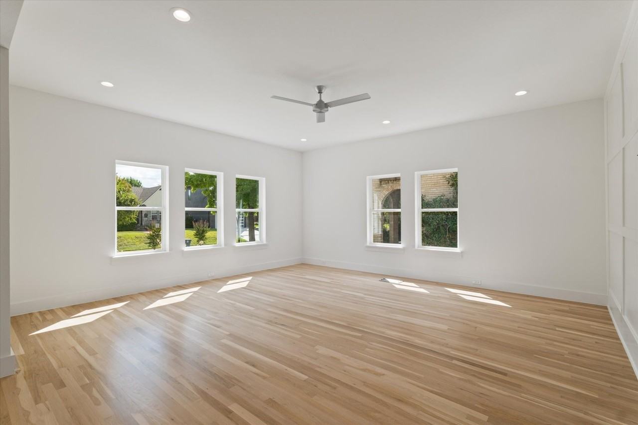 6255 Belmont Ave - Photo 5 of 39