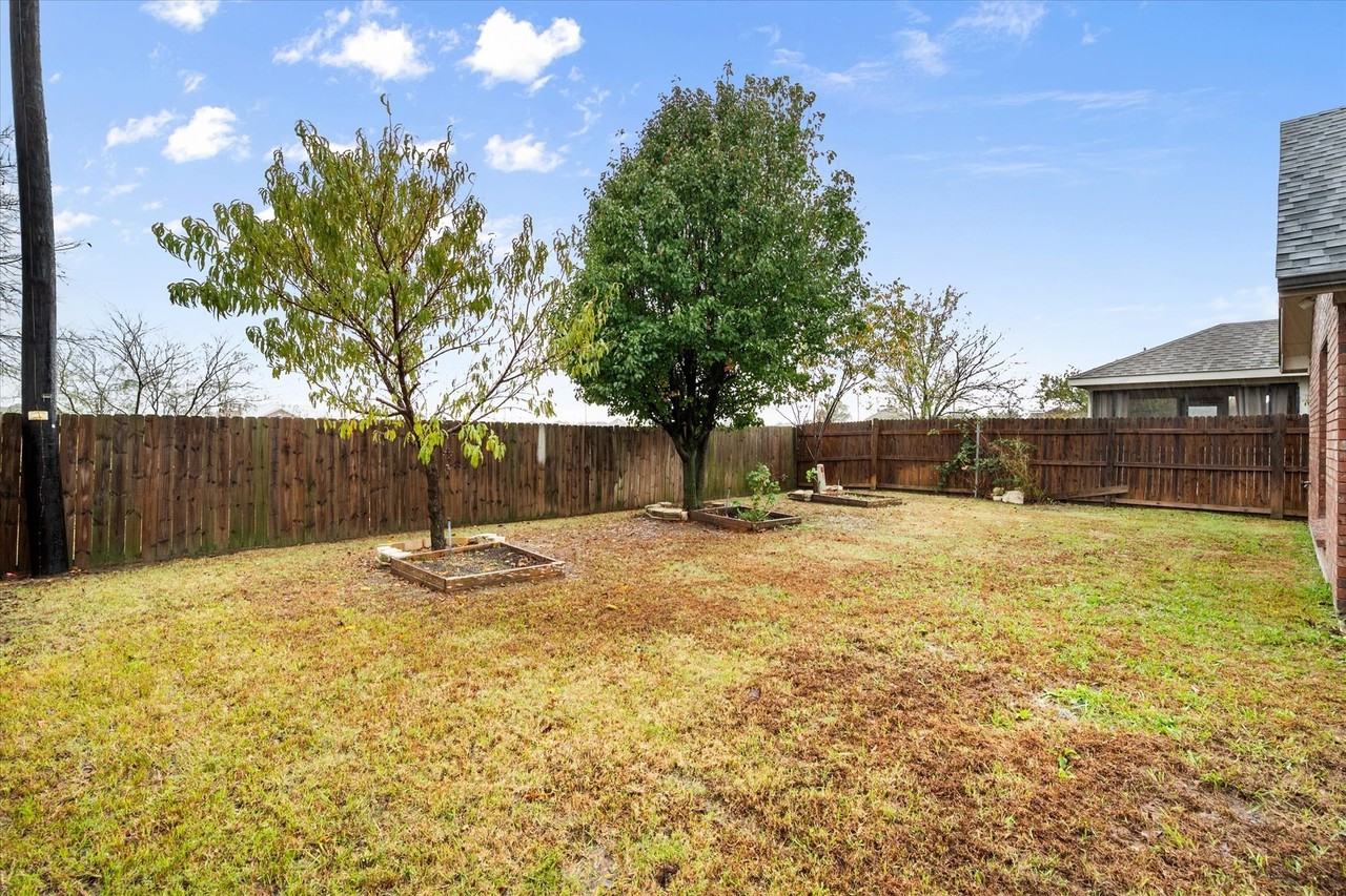 4412 Ridgeway Dr - Photo 4 of 32