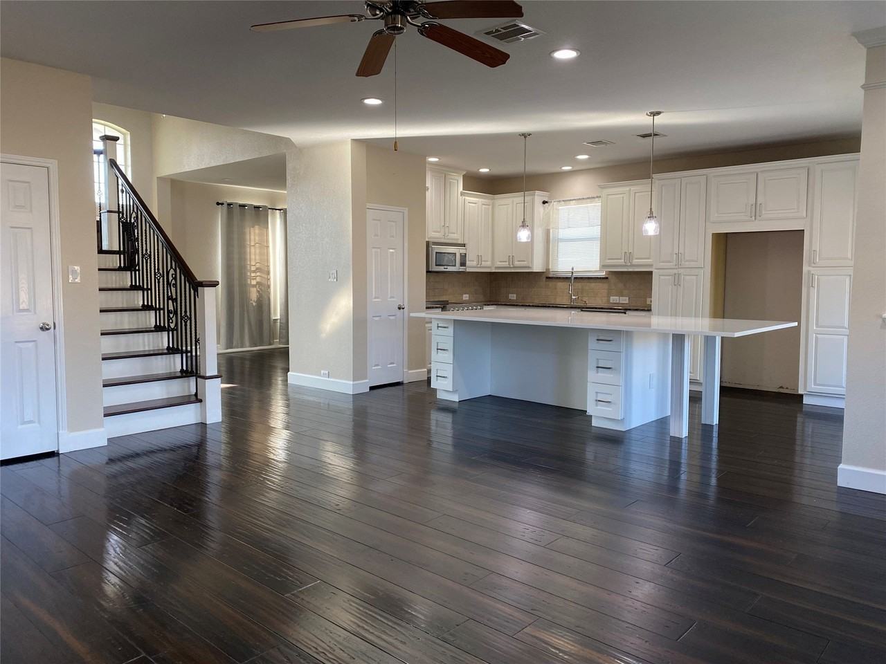 2920 Pinehurst - Photo 5 of 37