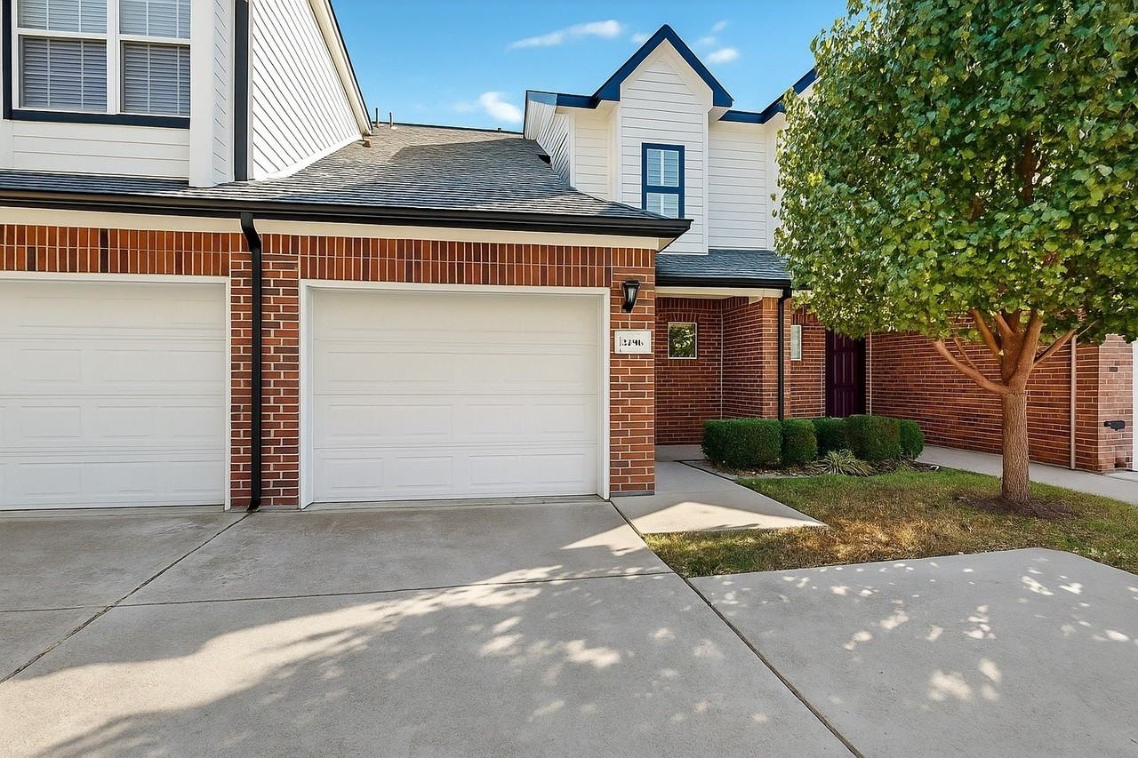 2344 Southcourt Cir - Photo 2 of 36