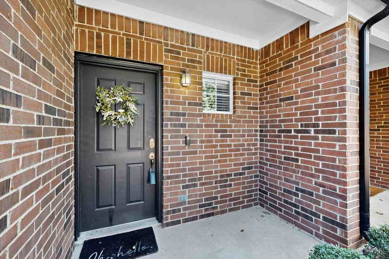 2344 Southcourt Cir - Photo 3 of 36