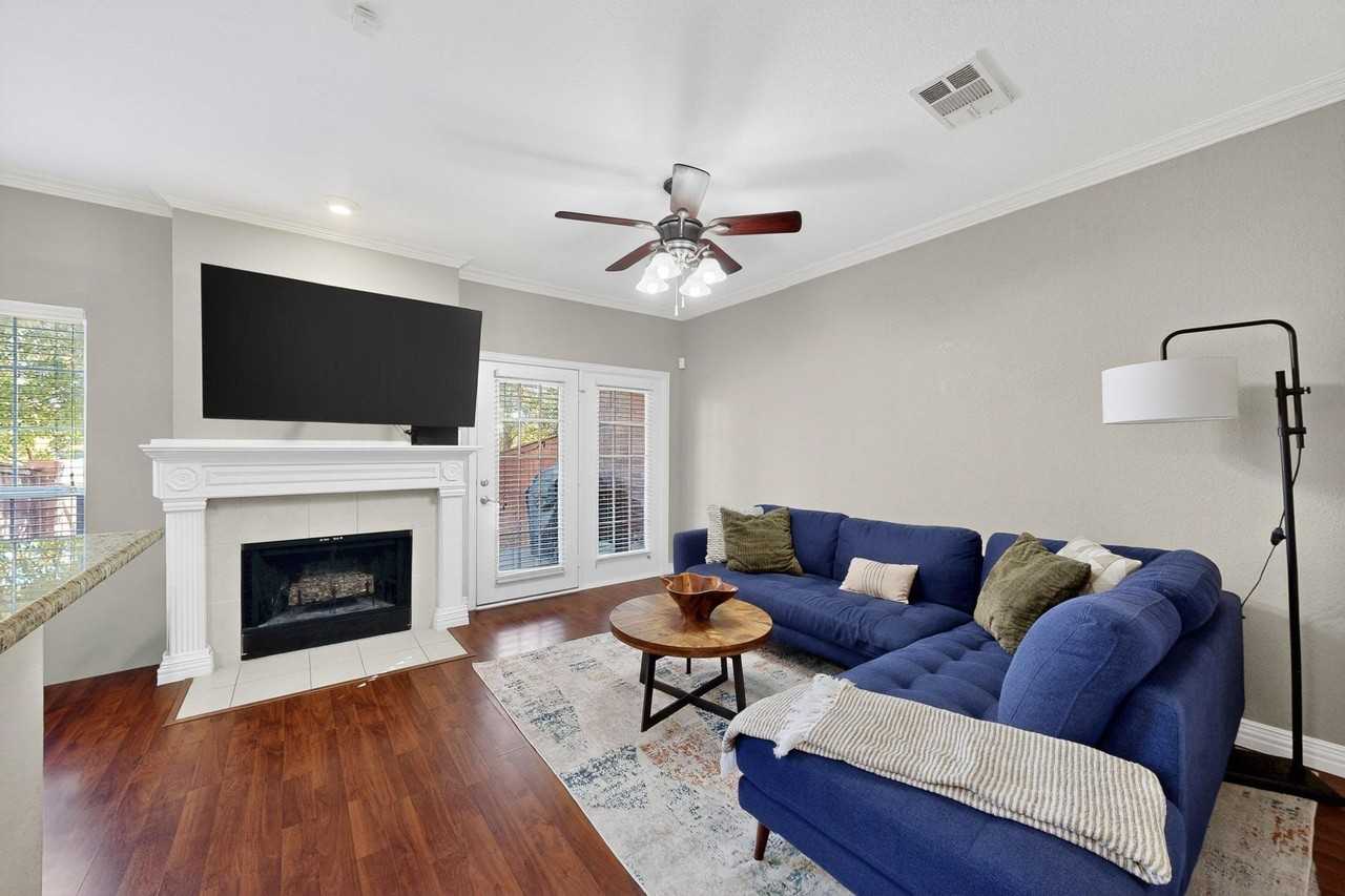 2344 Southcourt Cir - Photo 6 of 36