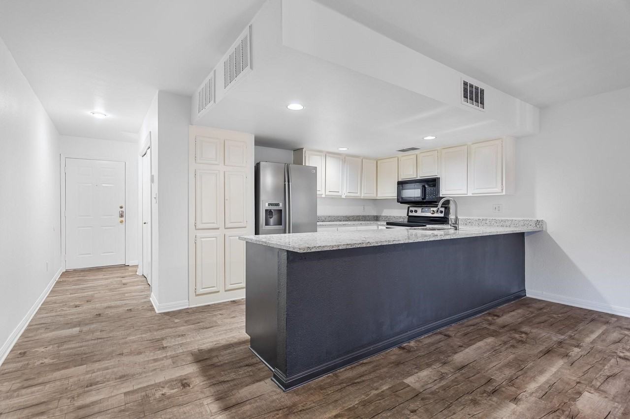 438 Yacht Club Dr #C - Photo 2 of 31